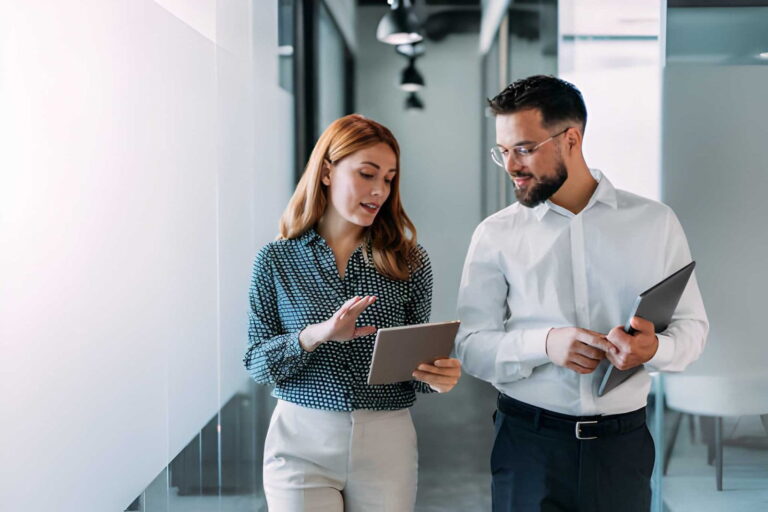 Guide MyPeopleDoc la connexion au compte, création de mot de passe, vérification en deux étapes et accès aux documents RH sur ordinateur et mobile